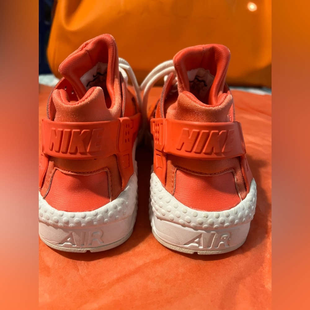 Nike - Picture 2 of 6
